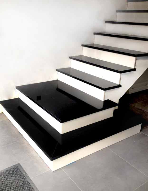 schody biało czarne