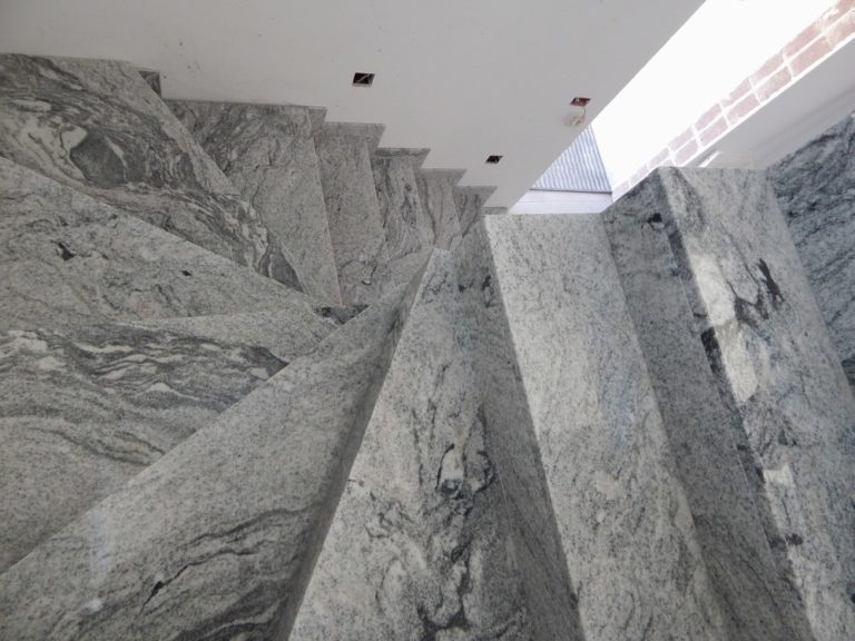 schody granitowe białe